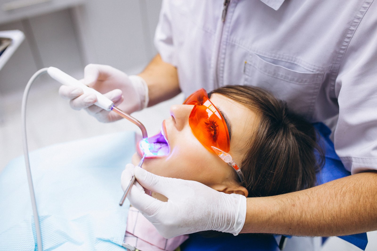 Três motivos para você agendar um clareamento dental na For Dent.
